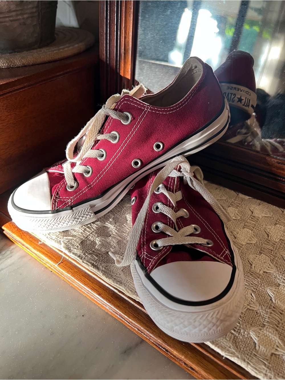 CONVERSE All Star Classic Low Top Canvas Casual Sneakers Maroon Women's Size 6
